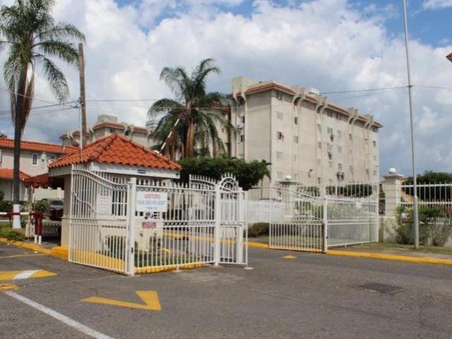 Oaklands Apartment Two Bedroom Kingston Exterior foto