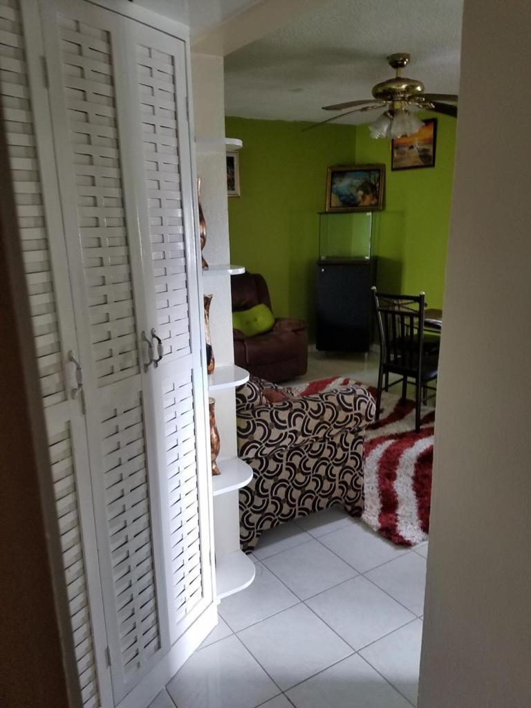 Oaklands Apartment Two Bedroom Kingston Exterior foto